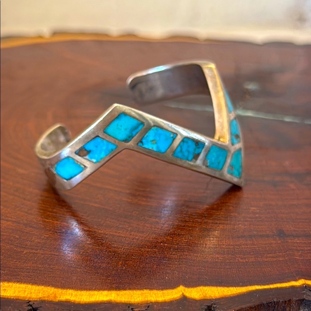 Native American VTG Silver and Kingman inlaid Turquoise Cuff Bracelet